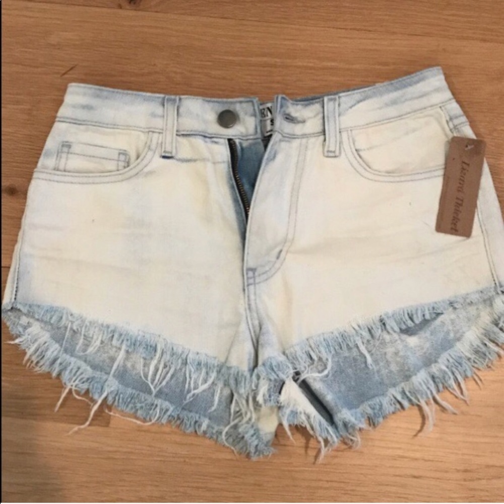 Distress Lizard Thicket Shorts NWT